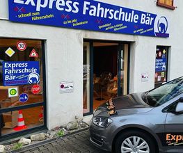 Außenansicht Fahrschule Bär in Markdorf. Moderne Fahrschule für Auto- & Motorradführerschein. Gut erreichbar aus Friedrichshafen, Immenstaad und Meersburg.