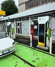 IPLANET Ricarica in sicurezza in modalità ultra fast per tutti i veicoli elettrici.