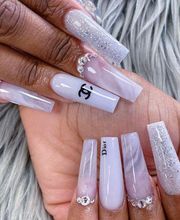 Real Nails Zurich - Nagelstudio - Gelnägel - Frenchnägel - Nägelstudio Bild 7