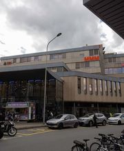 exterieur-de-la-pharmacie-sun-store-nyon-combe