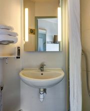 B&B HOTEL Dijon Nord Zénith image 5