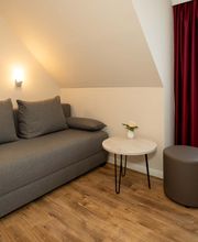 Apartment 12 Wohnbereich mit Schlafcouch - Boutique Hotel Rosengarten Hamburg
