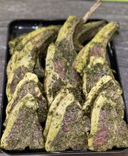 Côtelettes d’agneau marinées à l’ail d’ours