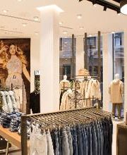 GUESS imagen 8