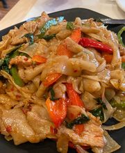 S Thai Food Restaurant image 3