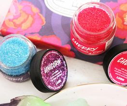 Lip scrubs