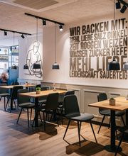 Junge Die Bäckerei. Bild 8