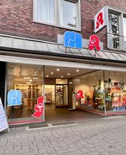 Aussenansicht der Elefanten-Apotheke