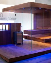 Design Sauna "NIMBUS": maßgefertigte Innensauna mit dreiseitiger Verglasung und schwebenden Bänken. | Individuelle Designsauna der corso sauna manufaktur