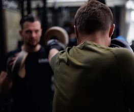 Personal Training Robert Reberger Zielgerichtetes Boxtraining mit Partnerübungen zur Steigerung von Ausdauer und Schnellkraft.