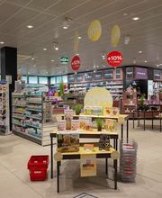 interieur-pharmacie-sun-store-sierre-manor