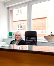 Mitarbeiterin an der Rezeption