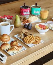 B&B HOME Rueil-Malmaison Gare image 5