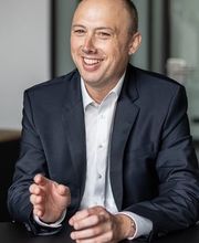 Dennis Poelmeyer Agenturinhaber - AXA Versicherung Poelmeyer & Kollegen GmbH in Papenburg - Kfz Versicherung in  Papenburg