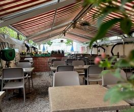 Café, Restaurant du Port Bild 6