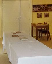 Salle d'exposition des loges des Remparts à Kayserberg. Accueil des artistes et expos.