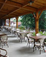 Terrasse côté grill Hôtel Du Parc - Restaurant en Aveyron à Cransac-Les-Thermes