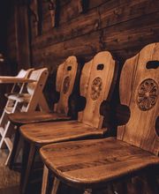 Hotel Restaurant Ronalp
Ronalp-Stübli
Für 20 bis 40 Personen. Eine Attraktion! A la carte-Restaurant; Spezialitäten aus dem sonnigen Wallis und der ganzen Schweiz. Die heimelige Atmosphäre und die Gemütlichkeit laden zum Verweilen ein.