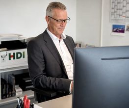 Helmut Klüppelberg in Rösrath bei der Arbeit