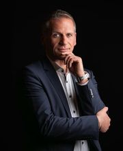 Ich biete maßgeschneiderte Lösungen, die Ihre langfristigen Ziele und das Wachstum Ihres Unternehmens unterstützen