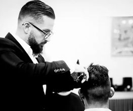 Salon Akan Bild 1