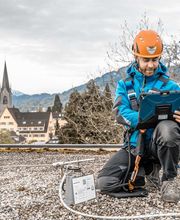 Hebeco bei der Erfassung der Prüfdaten für die Absturzsicherung