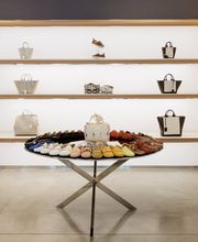 Outlet Tod's & Hogan & Fay immagine 3