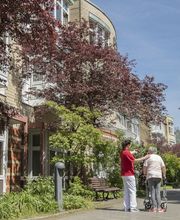 Physiotherapie im Garten des St. Marien-Krankenhauses Berlin