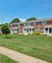 Concord Court Apartments image 12