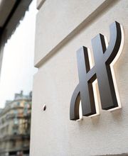 Hublot Paris Pierre Charron Boutique image 7