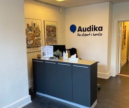 Kom ind til en gratis høreprøve hos Audika Aarhus - Oticon-certificeret hørespecialist