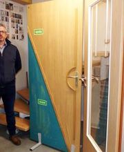 La mordernisation de portes avec la methode de PORTAS - le panneau de porte existant est transformé en une porte "neuve". 