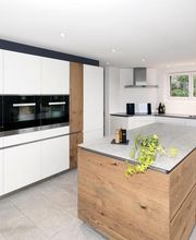 Hefti Ins AG, Küche modern Holz