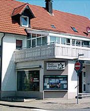 Aussenansicht der Ahorn-Apotheke Muggensturm