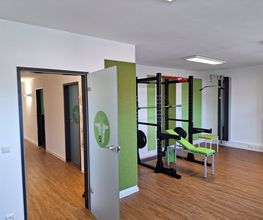 Trainingsraum_Powerrack_Seilzüge.jpg