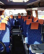 und so sieht der 23-Sitzer innen aus