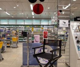 intérieur-de-la-pharmacie-sun-store-marin-manor