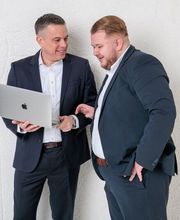 Beratung in der Agentur - AXA Versicherungsbüro Markus Schwetlick e.K. - Kfz Versicherung in  Gröbenzell