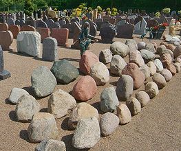 Gedenksteine noch im Rohzustand vor unserer Bearbeitung