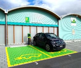 AGROLA E-Ladestation 1 x Typ 2, max. 11kW, eine Station, zwei Parkplätze