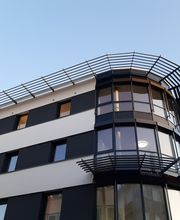 auskragender Sonnenschutz