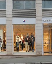 Tommy Hilfiger image 1