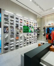 Lacoste Lille Euralille image 3