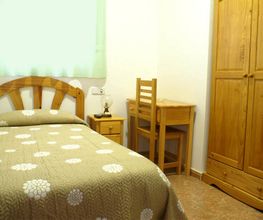 hostal-las-torres-habitacion-individual-02.jpg