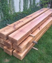 Spezialisten für Massivholzprodukte und Natursteinprodukte für den Innen und Aussenbereich.

Ob für Handwerker oder Händler, Architekten oder Bauherren, wir garantieren Ihnen unkomplizierte, reibungslose & kompetente Zusammenarbeit & beraten Sie gerne telefonisch oder persönlich über die verschiedenen Eigenschaften von Eiche oder Naturstein.

Wir sind spezialisiert in dem Verkauf von erstklassigem Eichenholz und hochwertigen Steinen für eine Vielzahl von Projekten. Unsere Eichenholzprodukte, von stabilen Balken bis hin zu eleganten Terrassen-Dielen, bieten die ideale Grundlage für robuste Konstruktionen und ästhetische Designs wie Holztreppen, Holzpergolen, Holzstegge oder Holterrassen. Ebenso sind unsere Sandsteinprodukte eine exzellente Wahl für Terrassenplatten, die jedem Aussenbereich einen Hauch von Natur und Eleganz verleihen.