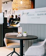 Junge Die Bäckerei. Bild 6