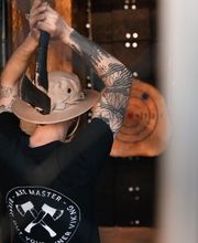 WoodCutter Hamburg - Axt werfen und Bier trinken