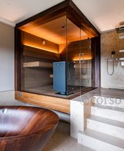 Design Sauna mit zweiseitiger Verglasung und schwebenden Liegen für Zuhause. Maßanfertigung der corso sauna manufaktur. Saunahersteller seit 1968. Made in Germany.