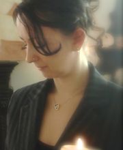 Freie Trauerrednerin Jasmin L. Wagenblaß vom Team: www.trauerreden-seelenspiegel.de