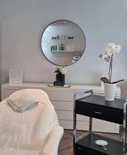 Wo wir medizinische Kosmetik verbinden mit individueller Beauty-Beratung in einer entspannenden Atmosphäre. Als eines der schönsten Kosmetik und Bodyformingstudio in St. Gallen setzen wir auf höchste Hygiene, neueste Technologien und kompetente Behandl